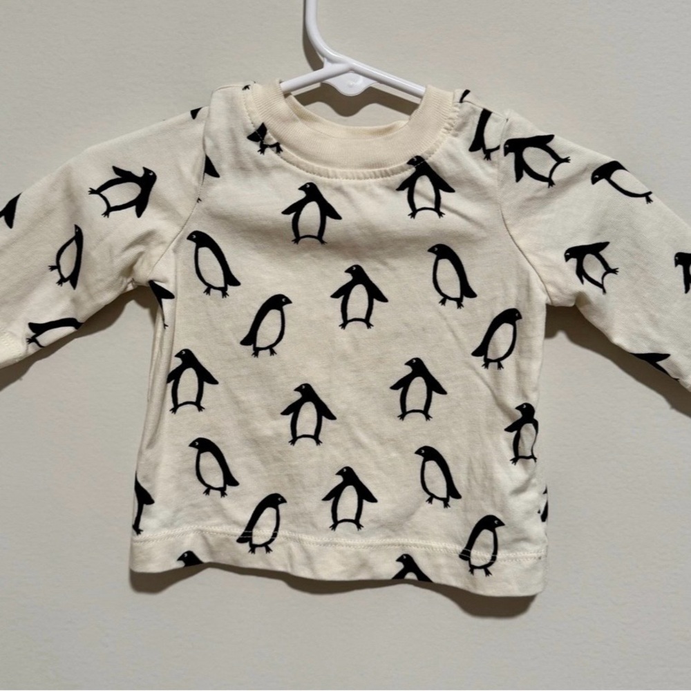 Hanna Andersson Cream and Black Penguin Long Sleeve Tee